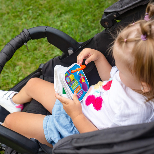 Karty na pierścionku. Figury i formy. Transport.